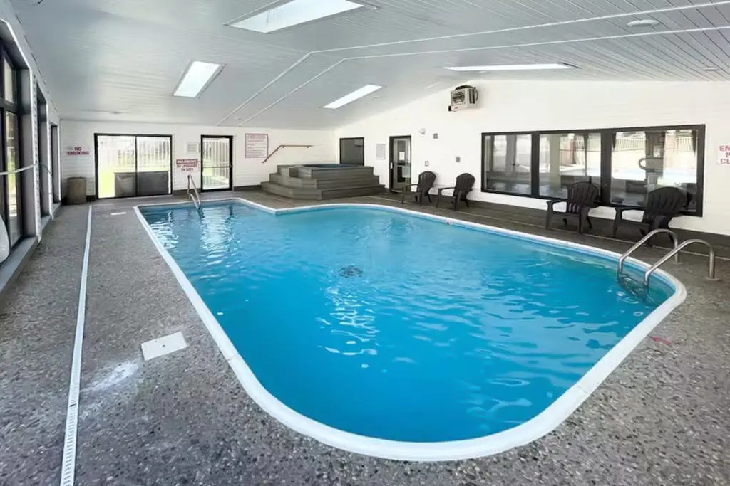 Inviting 2BR Condo - HOT TUB - Family Pool