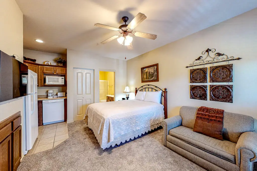 Thousand Hills Condo