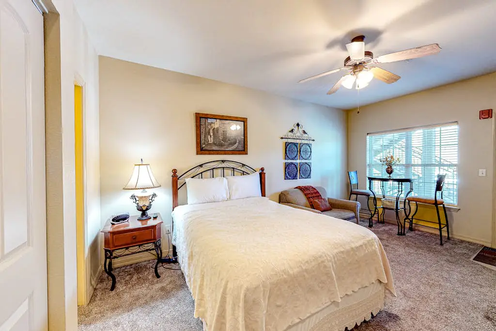 Thousand Hills Condo