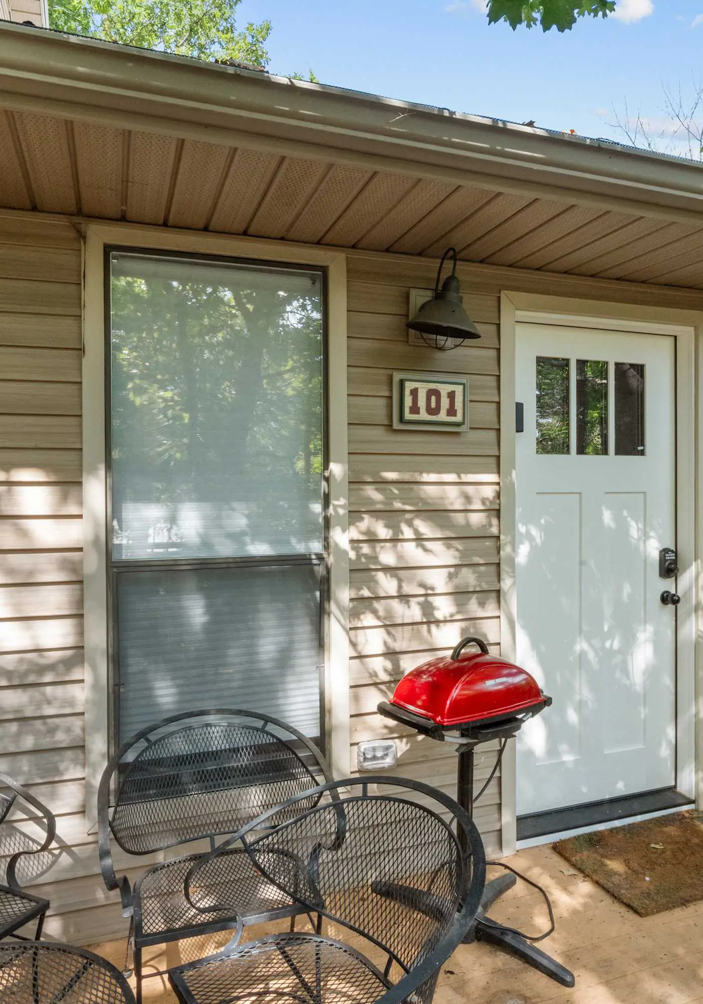 Rustic 2BR Cabin *POOL* Wooded