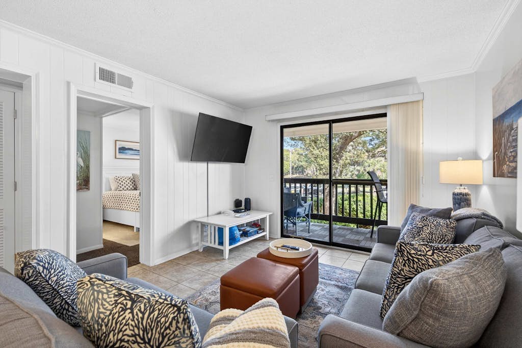 Tennis Villa G6 - 2BR Beach Retreat Walk to Beach