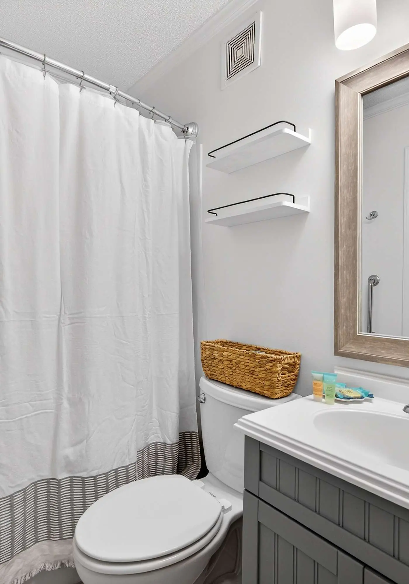 Tennis Villa G6 - 2BR Beach Retreat Walk to Beach