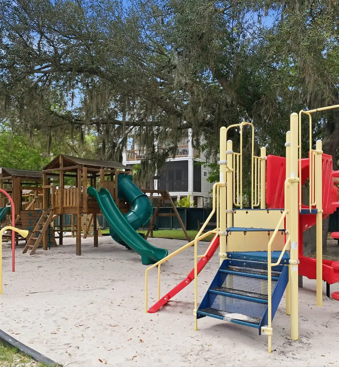 Tennis Villa G6 - 2BR Beach Retreat Walk to Beach