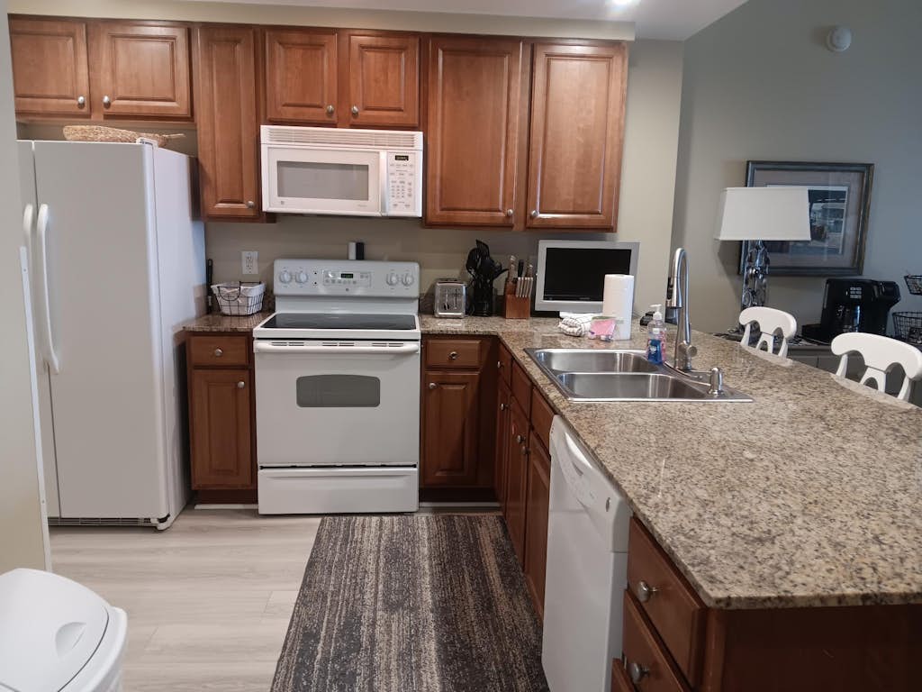 Coastal condo, close to beaches, shared pools