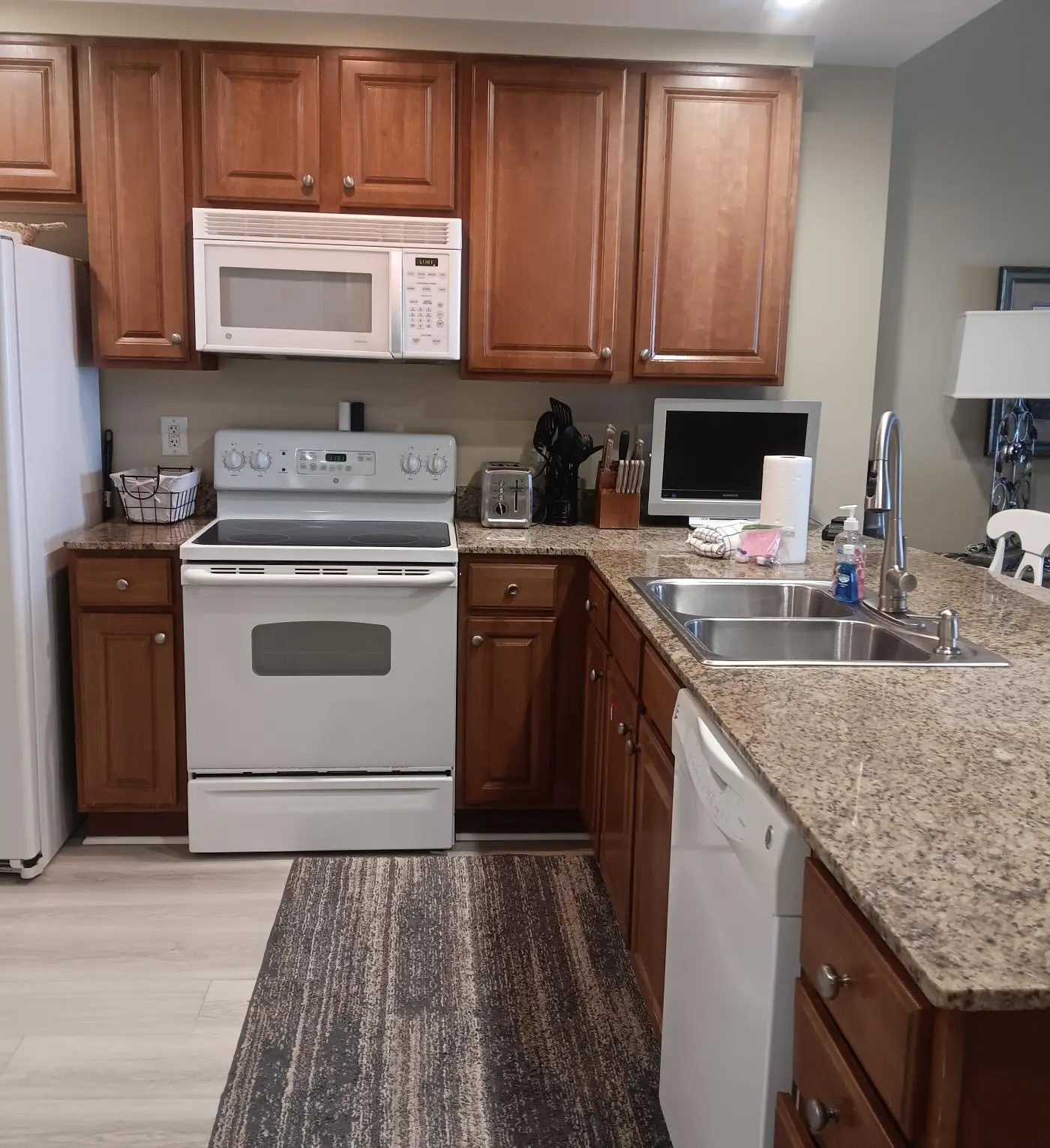 Coastal condo, close to beaches, shared pools