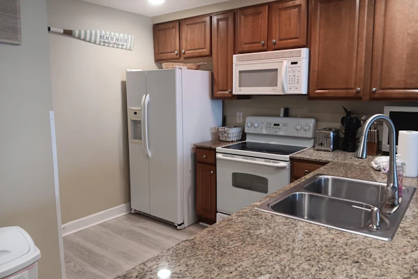 Coastal condo, close to beaches, shared pools