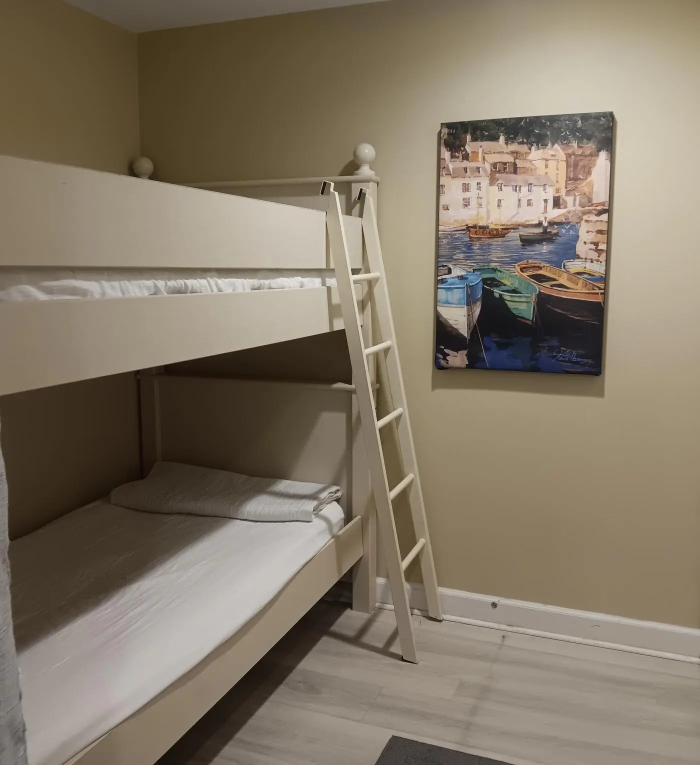 Coastal condo, close to beaches, shared pools