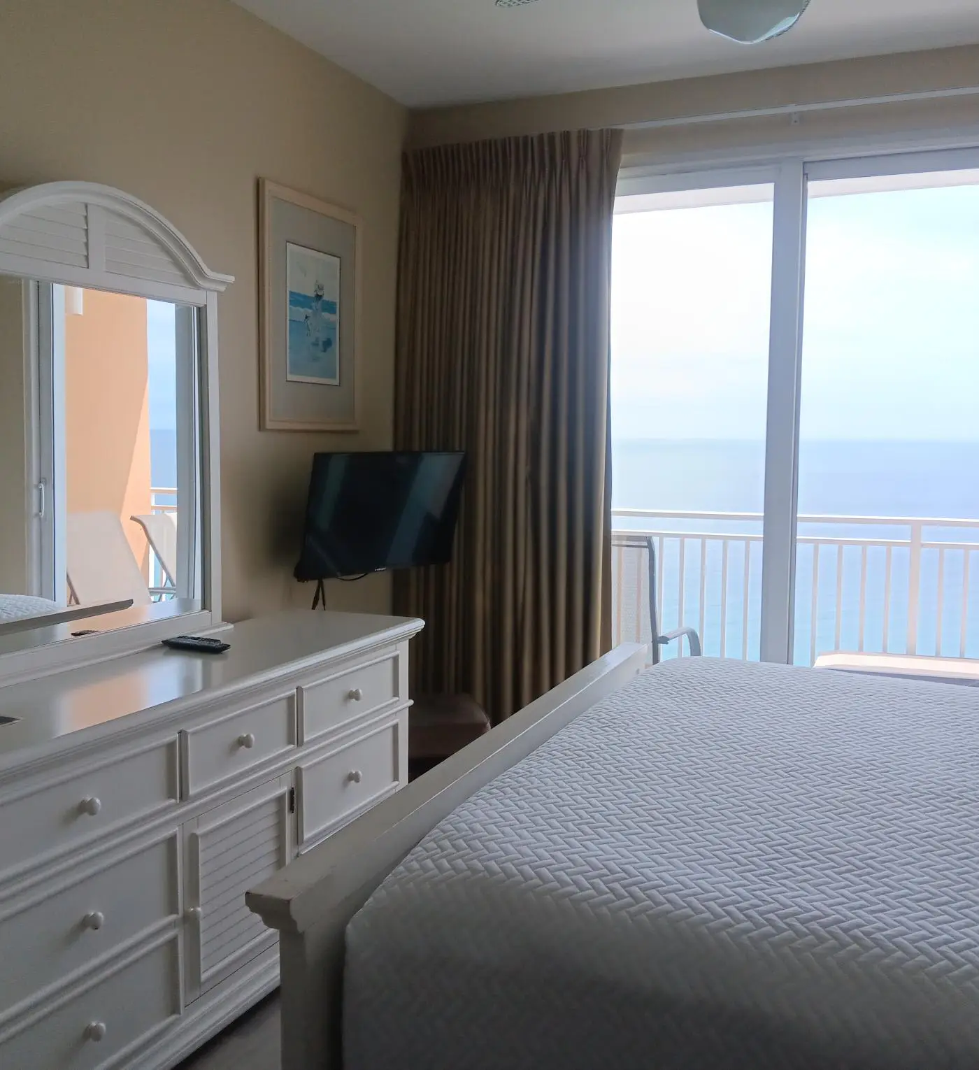 Coastal condo, close to beaches, shared pools