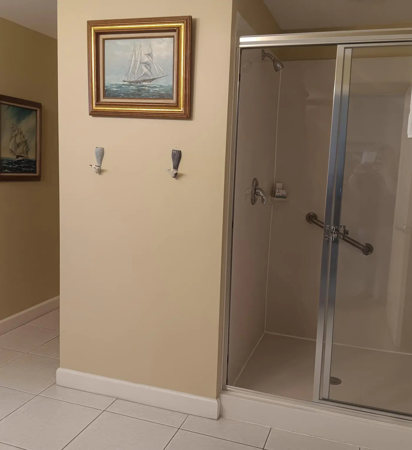 Coastal condo, close to beaches, shared pools