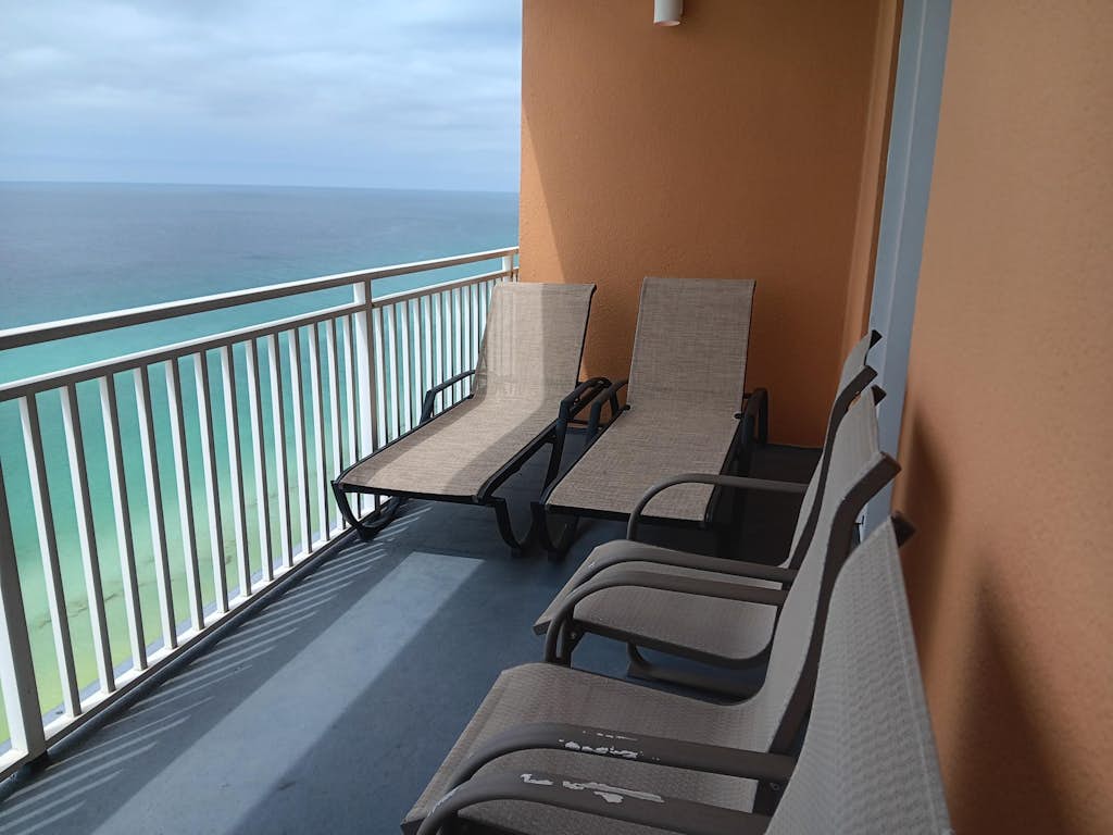 Coastal condo, close to beaches, shared pools