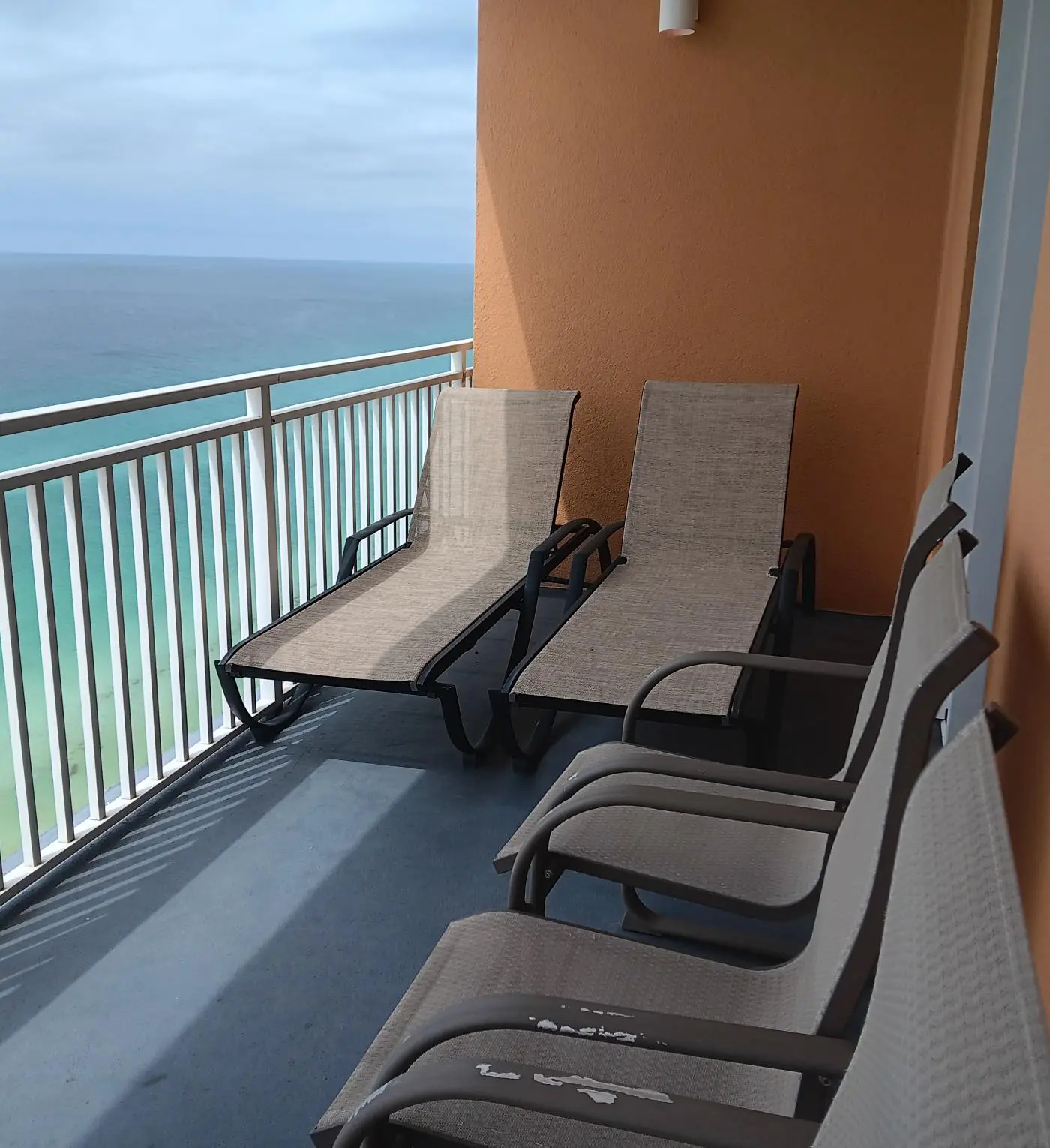 Coastal condo, close to beaches, shared pools