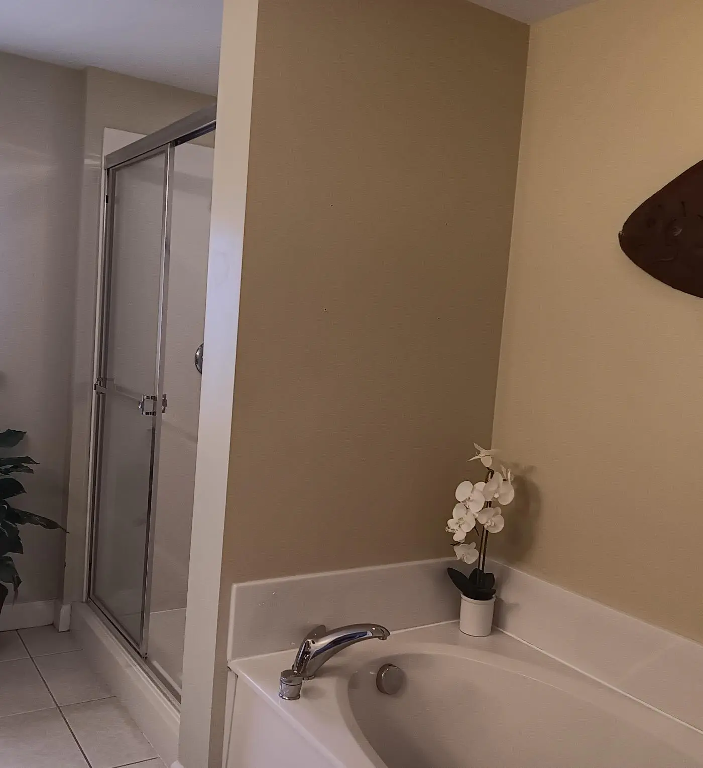 Coastal condo, close to beaches, shared pools