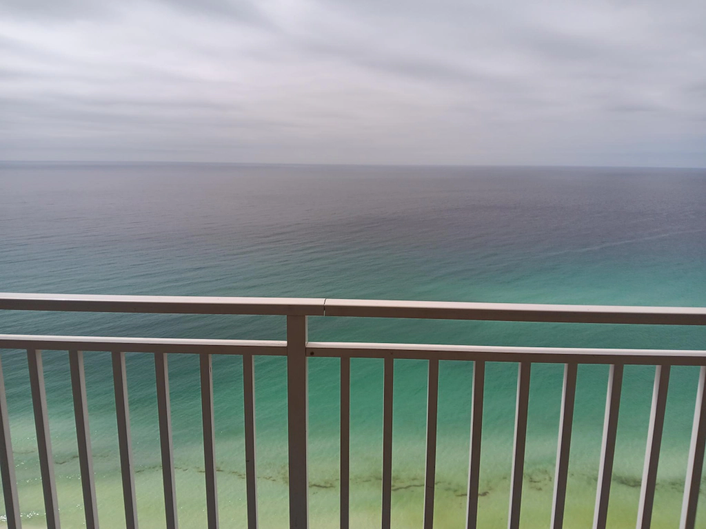 Coastal condo, close to beaches, shared pools