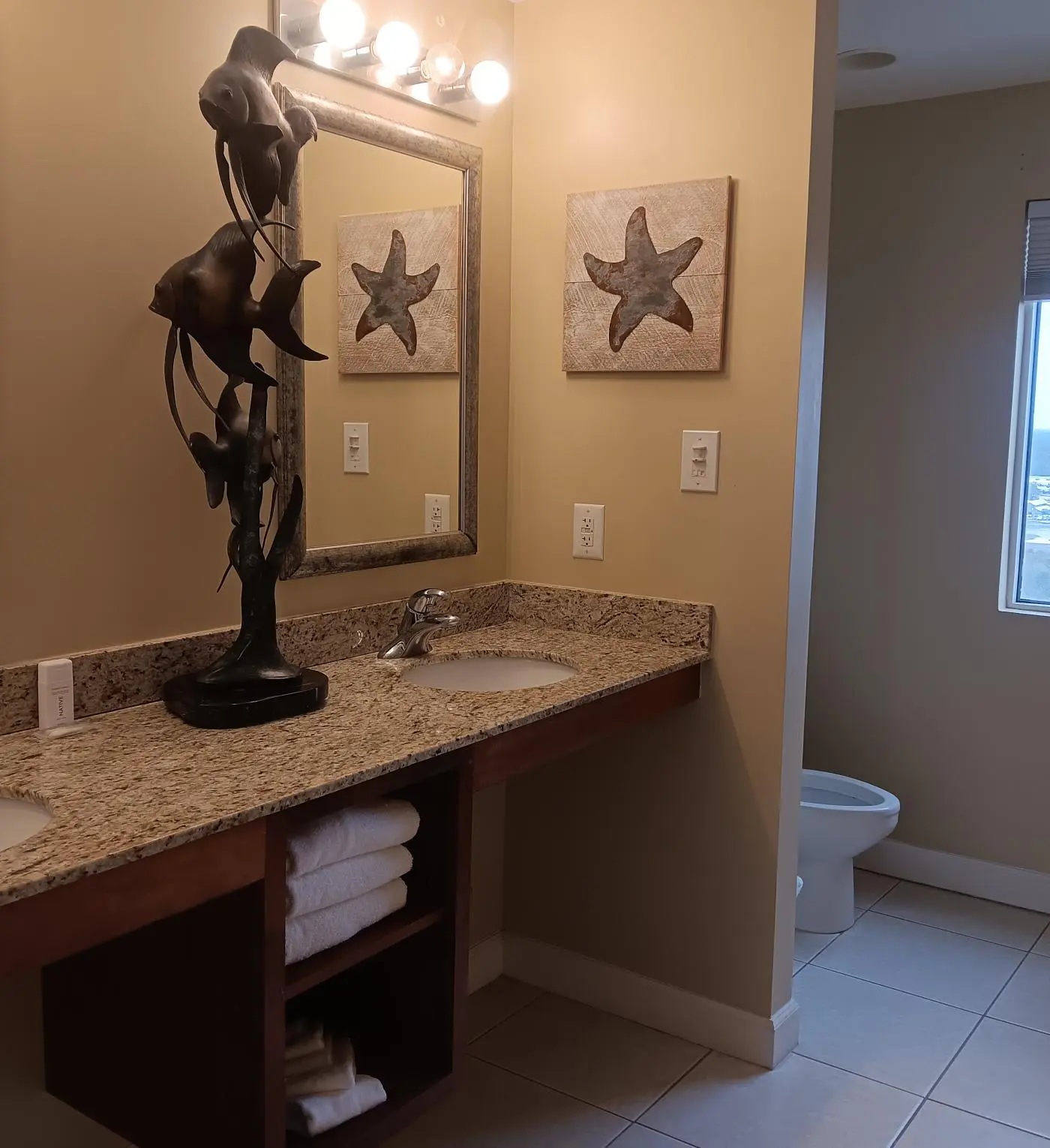 Coastal condo, close to beaches, shared pools