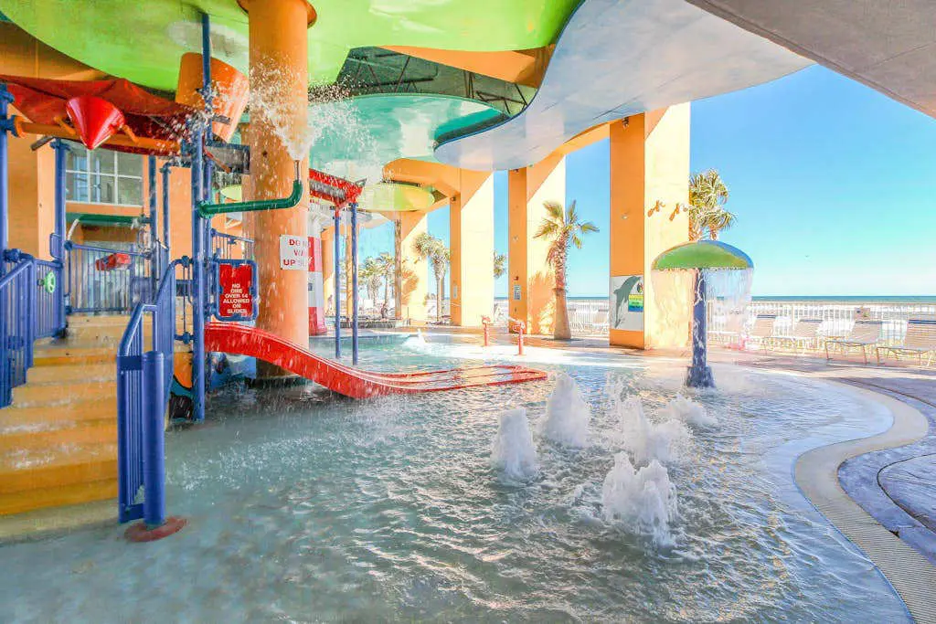 Coastal condo, close to beaches, shared pools