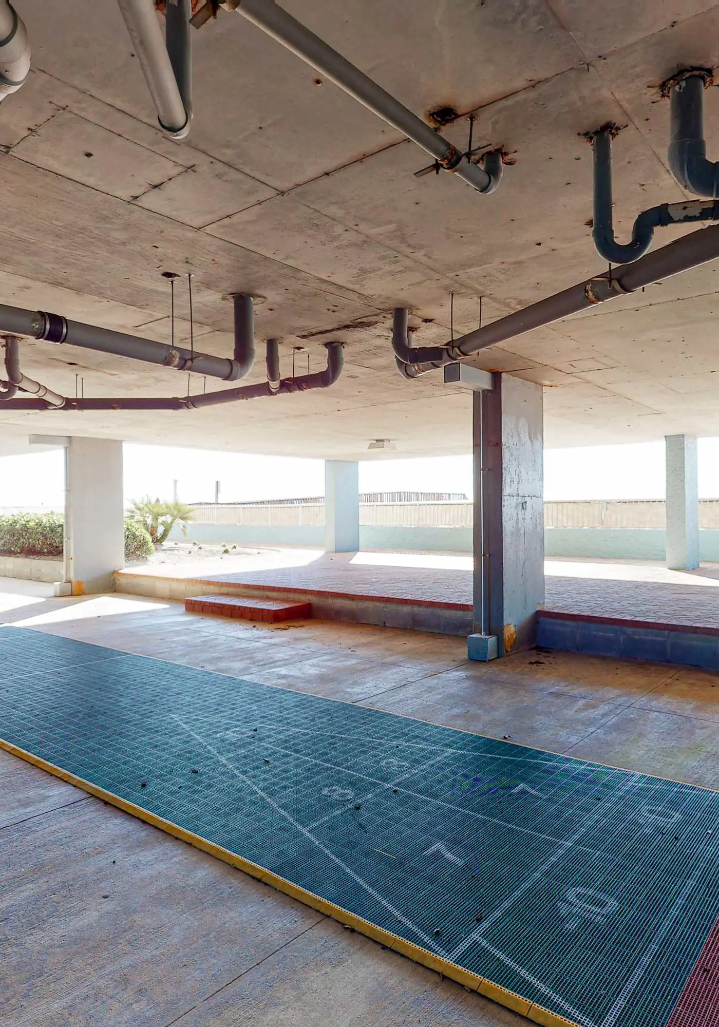 Vibrant 3BR gulf front condo with beach access
