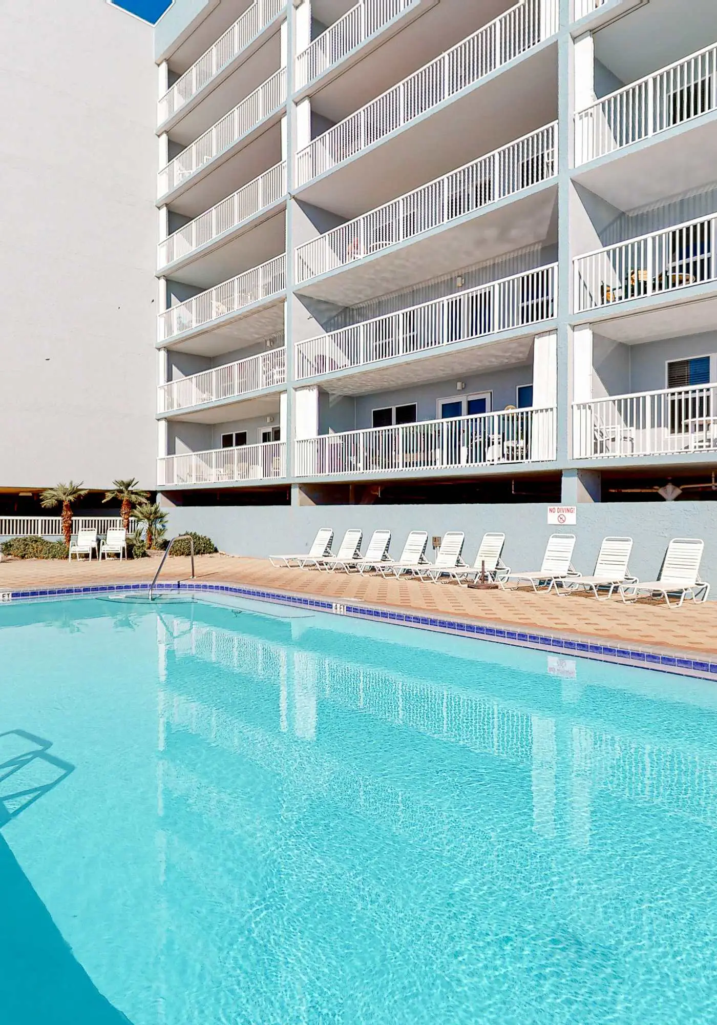 Vibrant 3BR gulf front condo with beach access