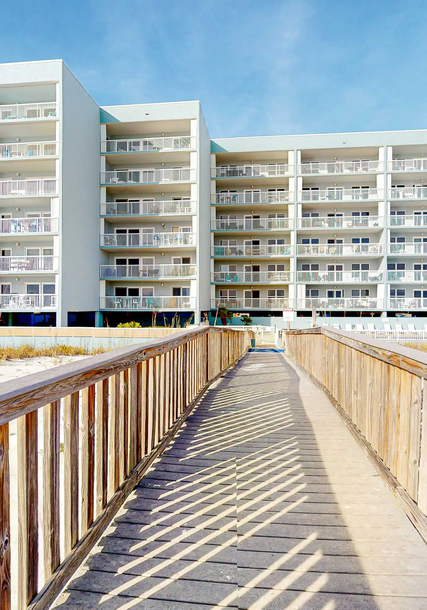 Vibrant 3BR gulf front condo with beach access
