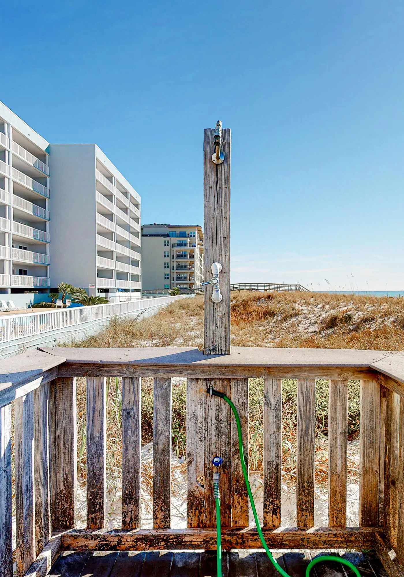 Vibrant 3BR gulf front condo with beach access