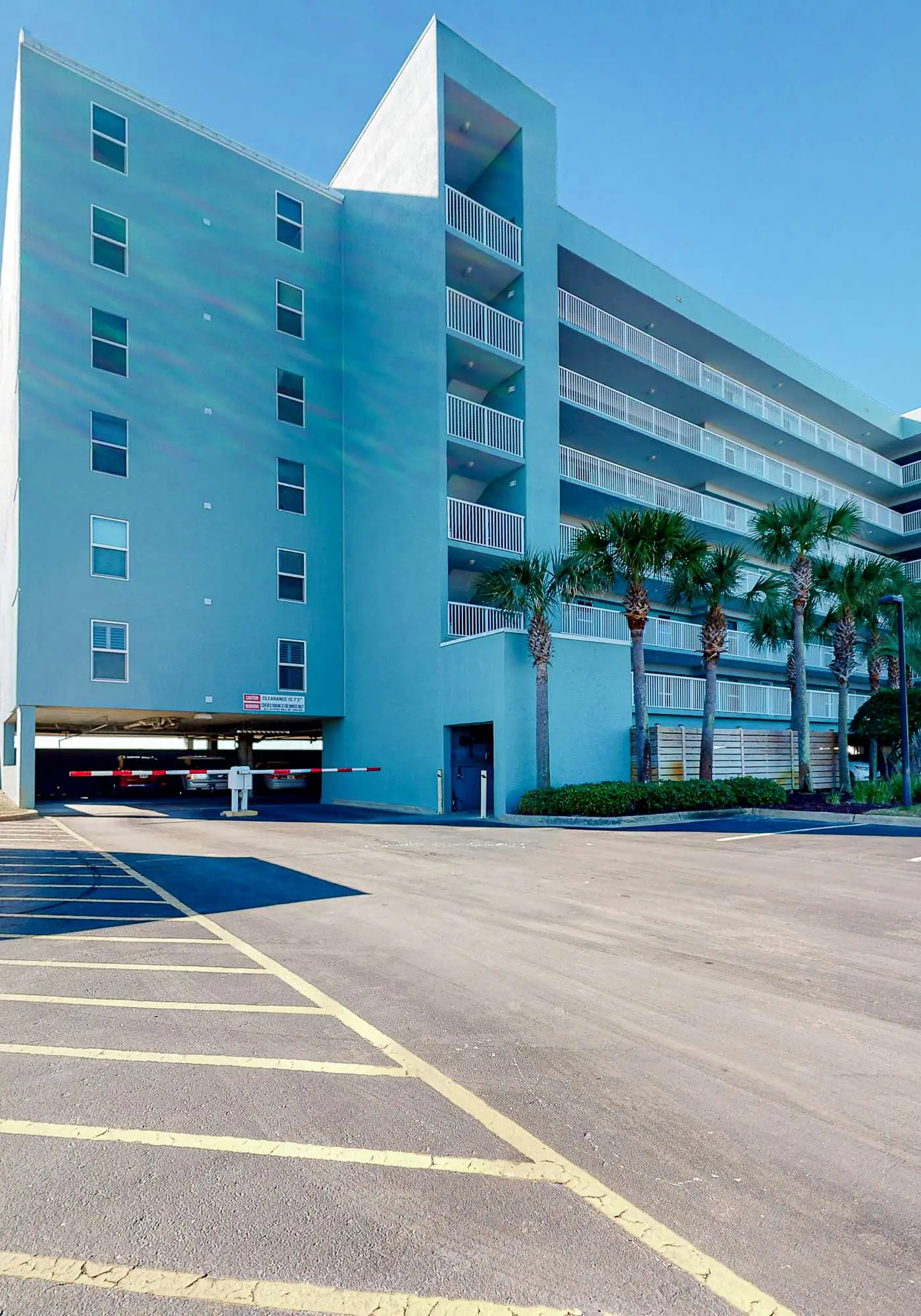 Vibrant 3BR gulf front condo with beach access