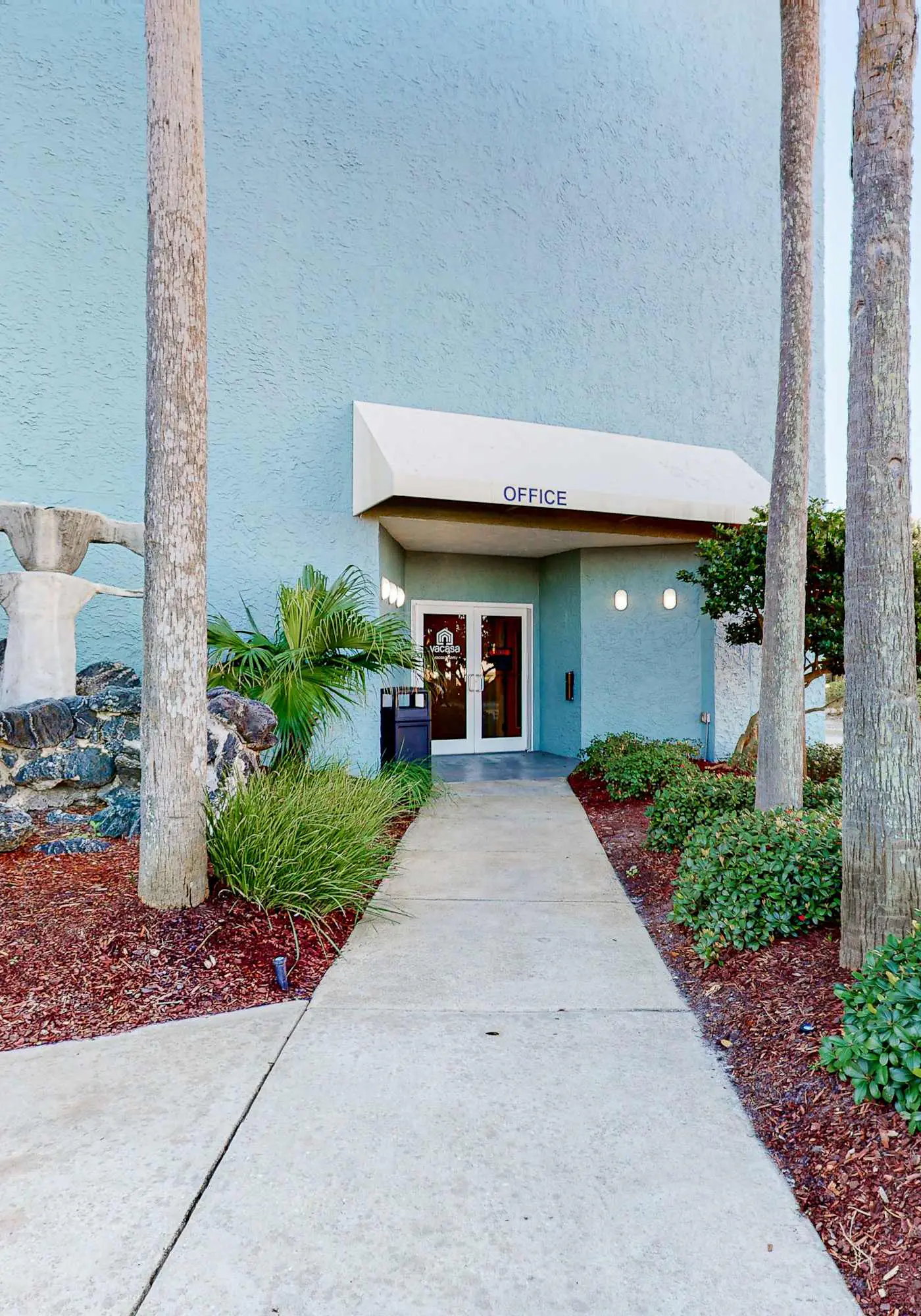 Vibrant 3BR gulf front condo with beach access