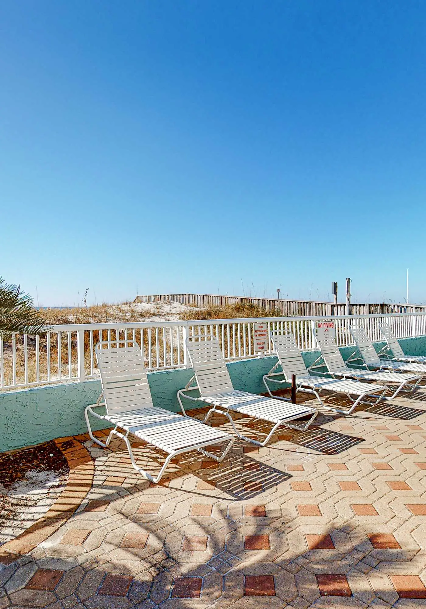 Vibrant 3BR gulf front condo with beach access