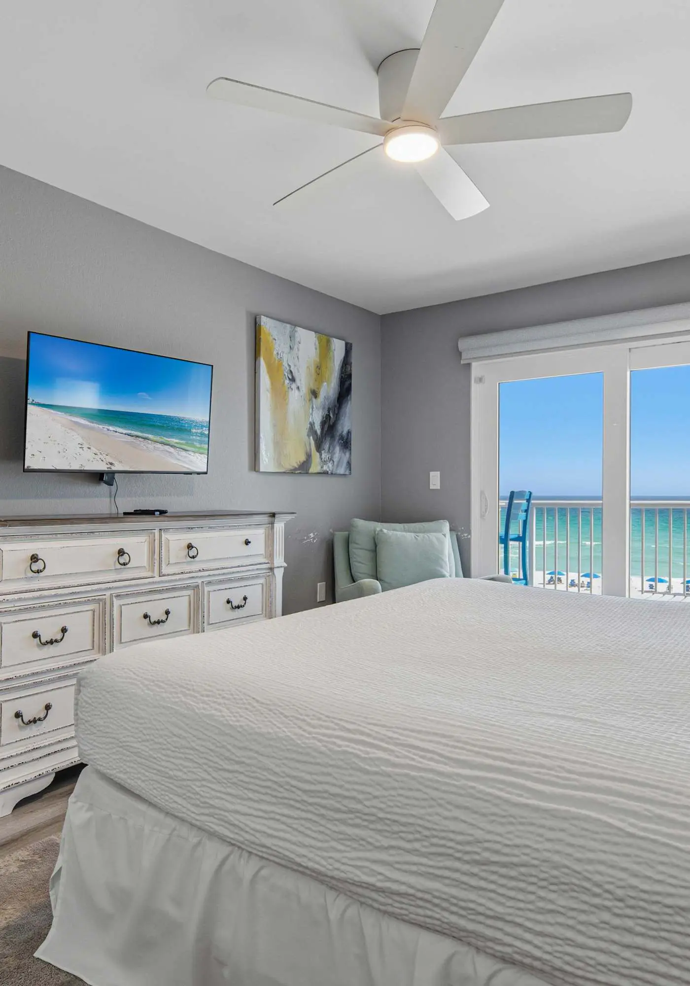 Vibrant 3BR gulf front condo with beach access