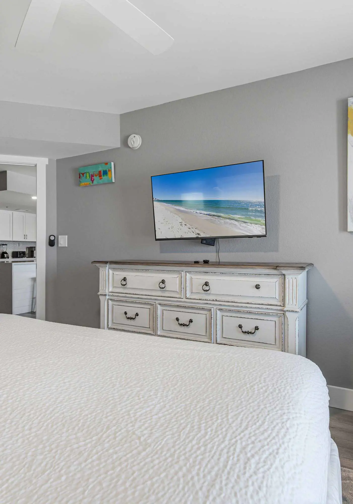 Vibrant 3BR gulf front condo with beach access