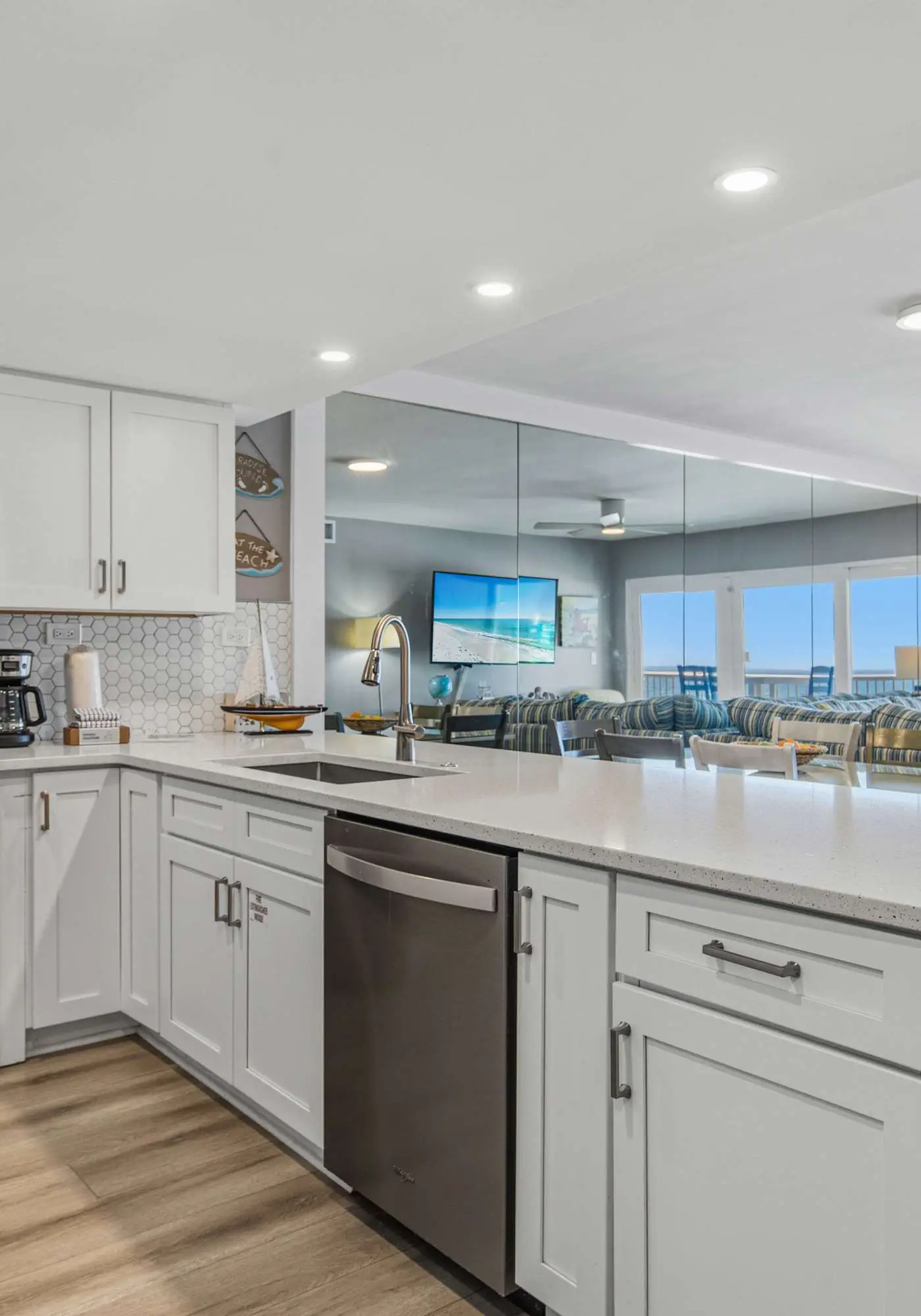 Vibrant 3BR gulf front condo with beach access