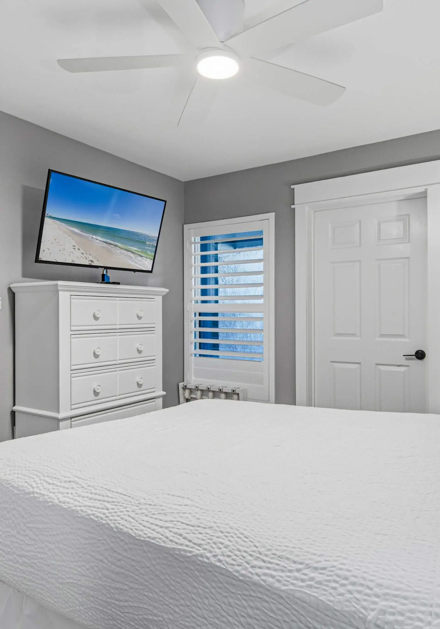 Vibrant 3BR gulf front condo with beach access