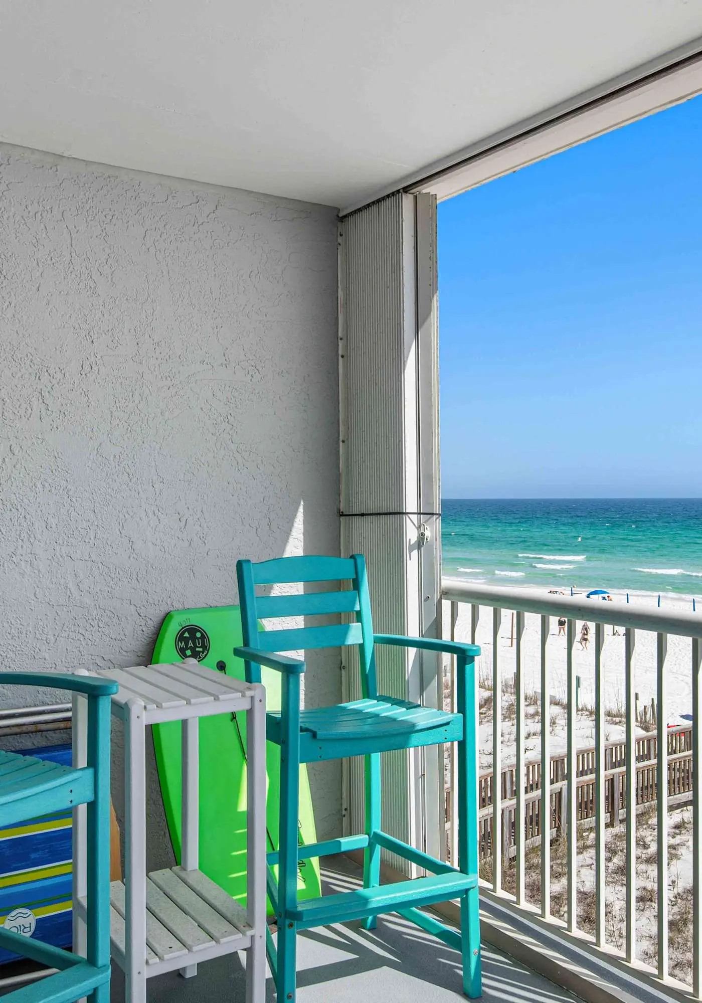 Vibrant 3BR gulf front condo with beach access