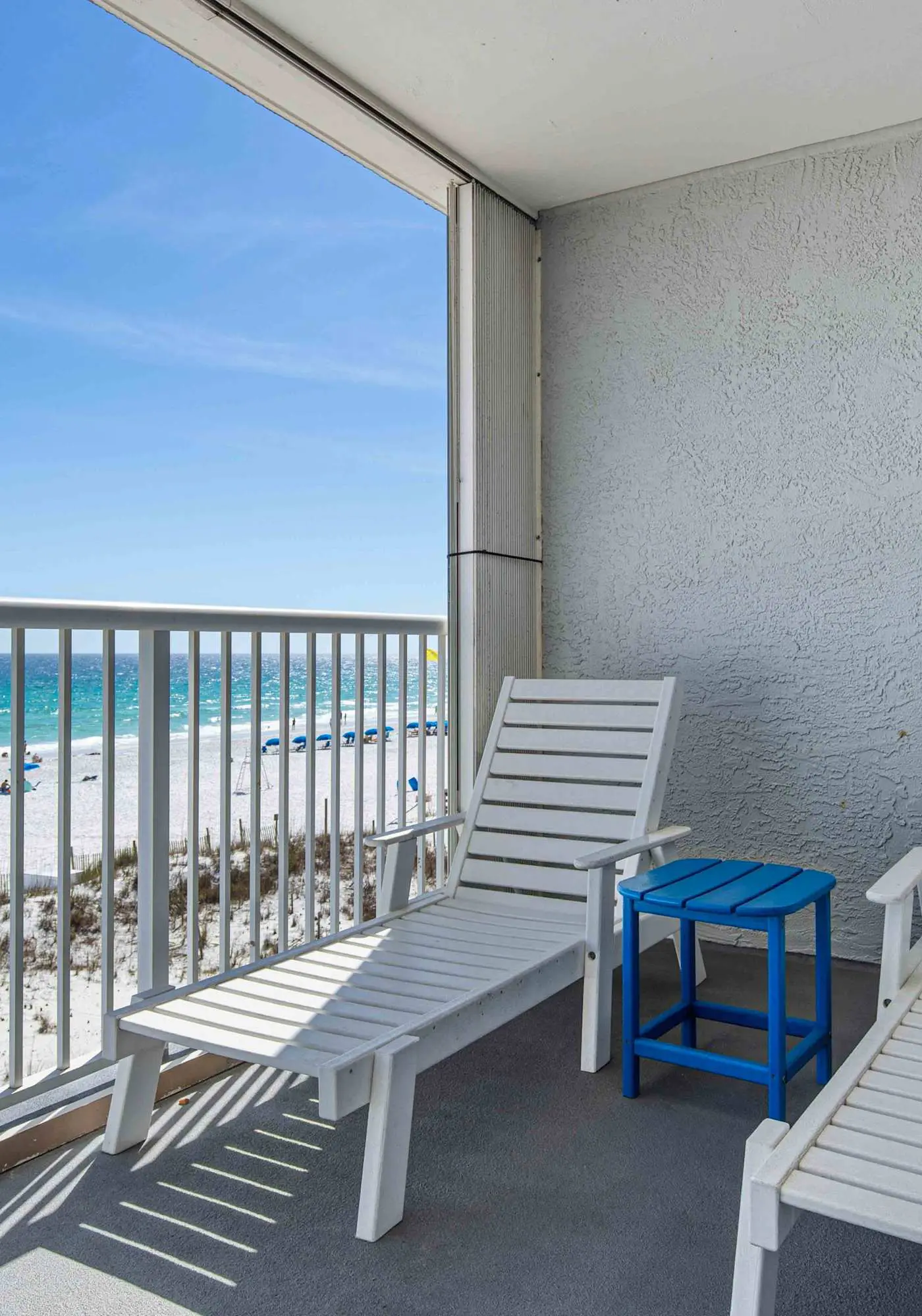 Vibrant 3BR gulf front condo with beach access