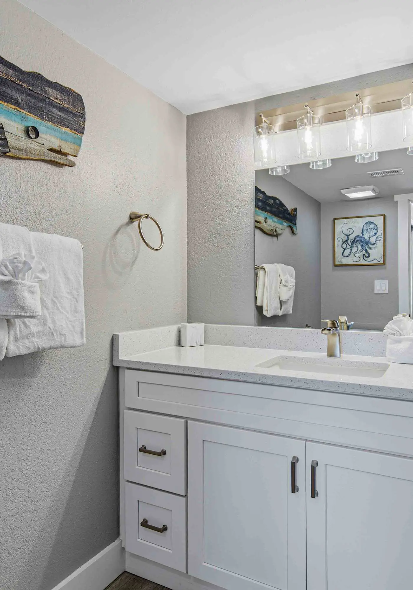 Vibrant 3BR gulf front condo with beach access