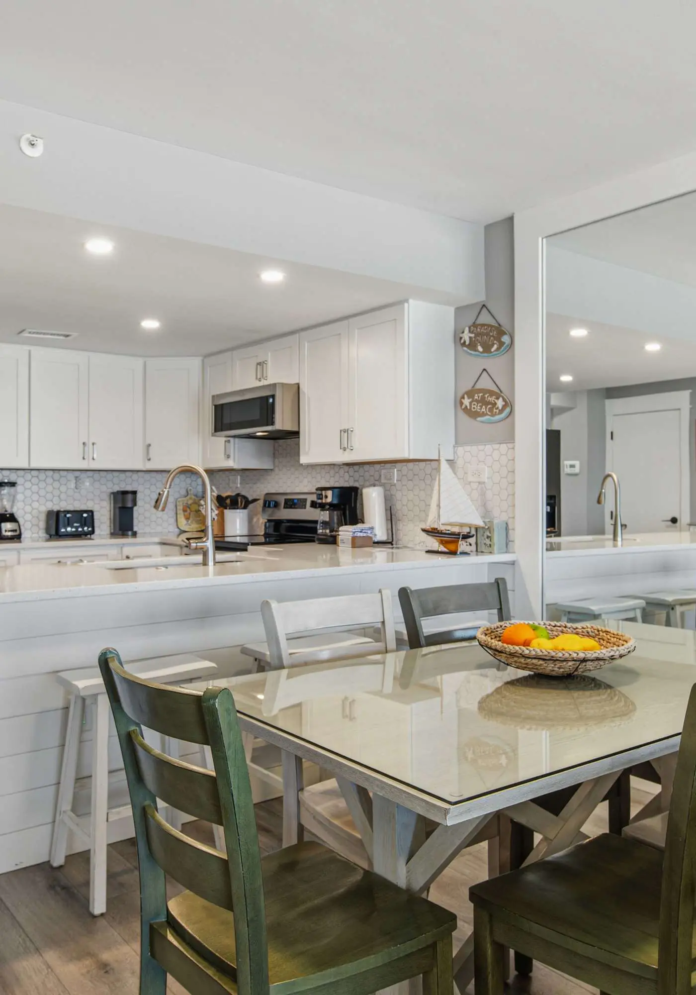 Vibrant 3BR gulf front condo with beach access