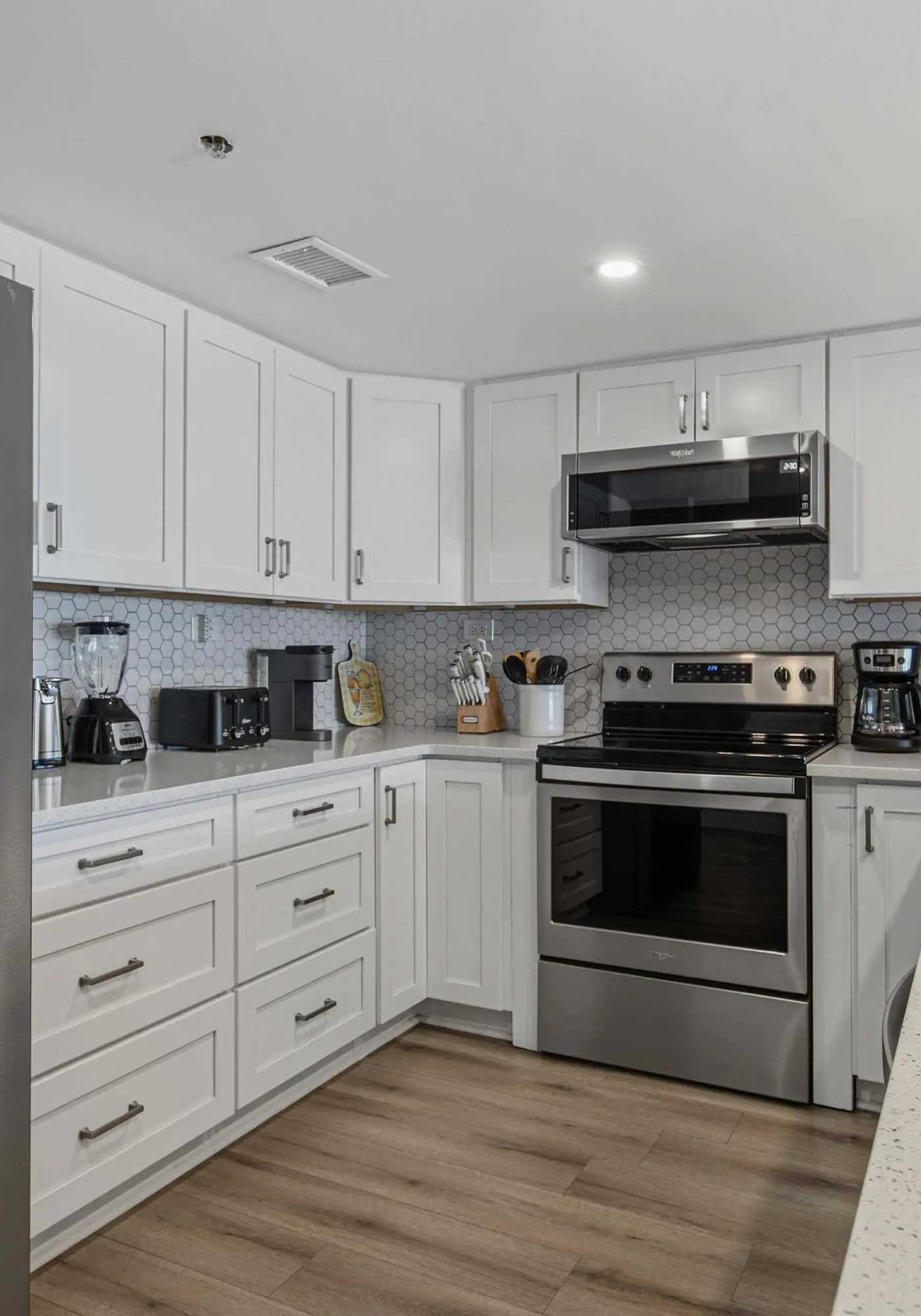 Vibrant 3BR gulf front condo with beach access