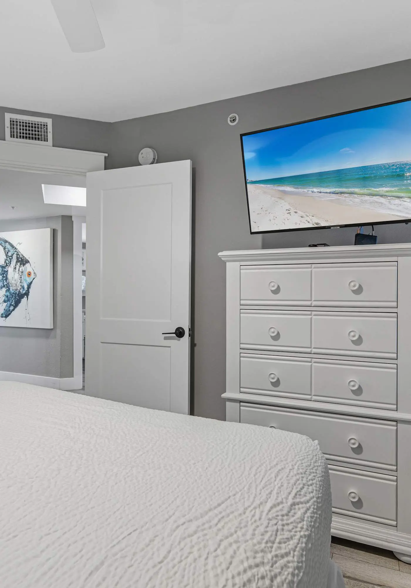 Vibrant 3BR gulf front condo with beach access