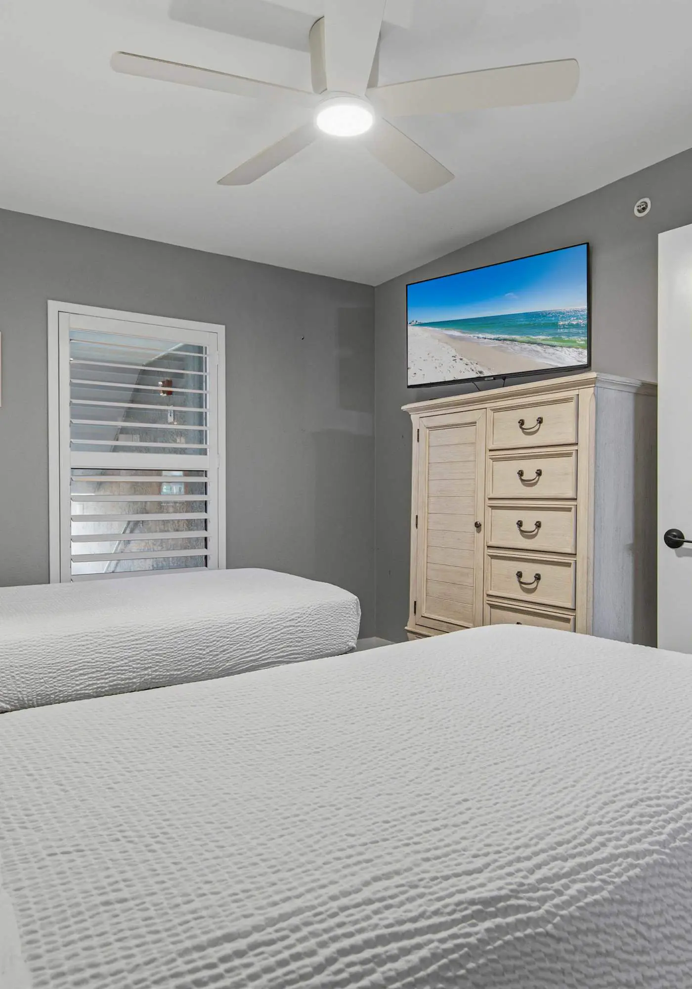 Vibrant 3BR gulf front condo with beach access