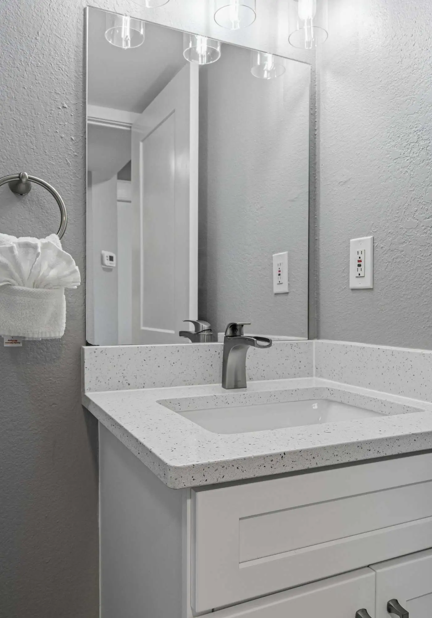 Vibrant 3BR gulf front condo with beach access