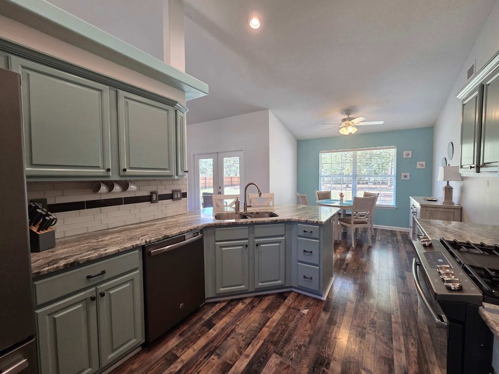 Spacious home near beaches and shopping