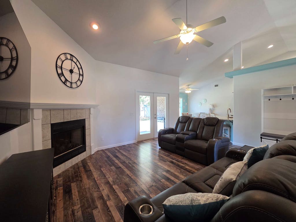 Spacious home near beaches and shopping