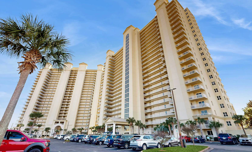 Stylish condo with gulf views, pool and gym