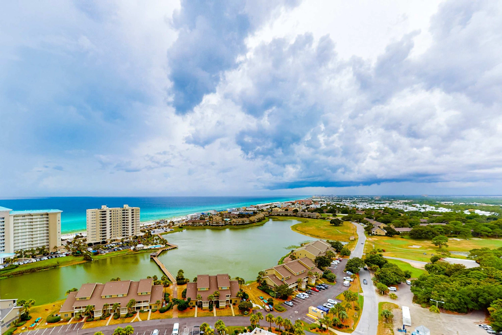 Stylish condo with gulf views, pool and gym!
