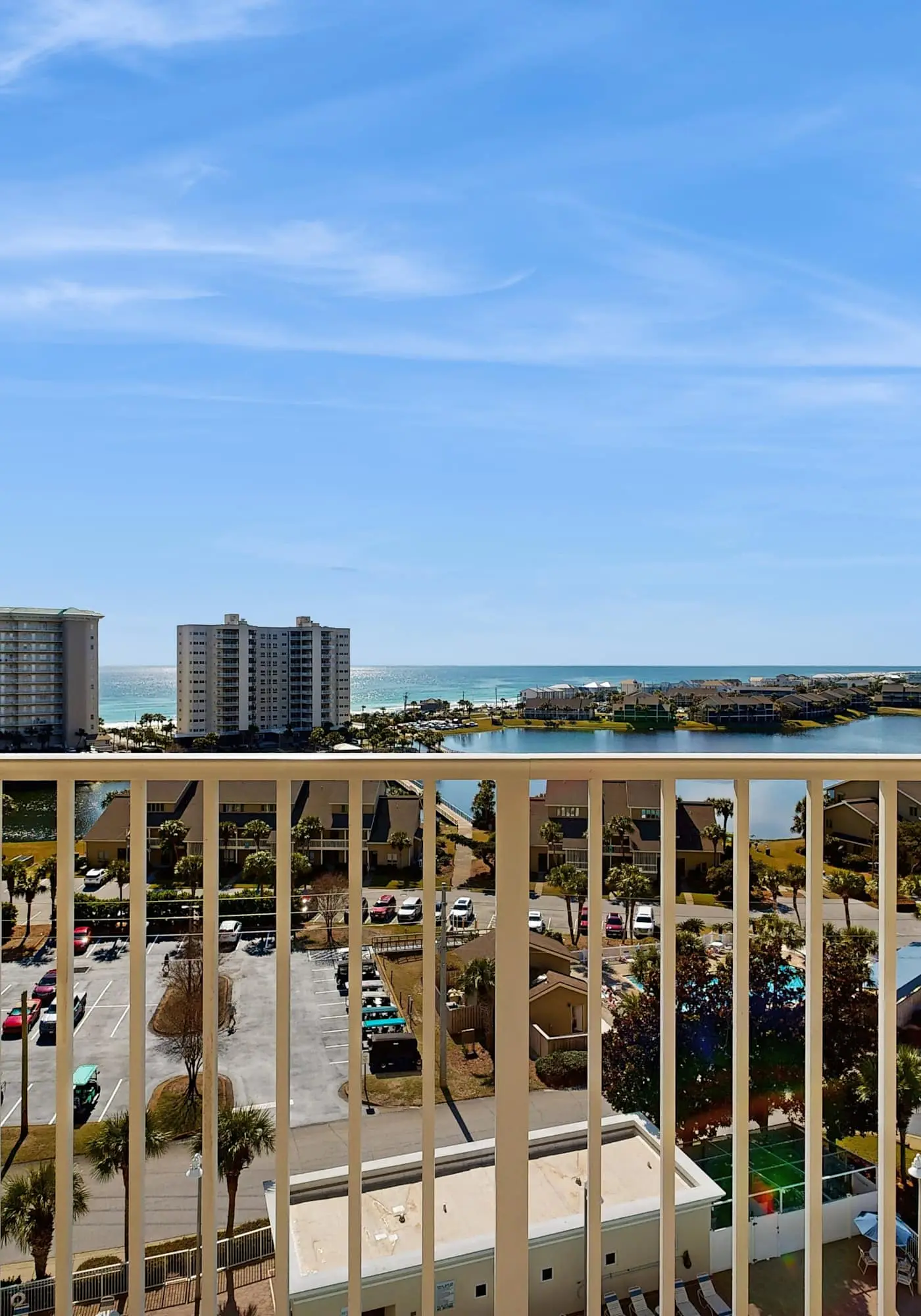Stylish condo with gulf views, pool and gym!