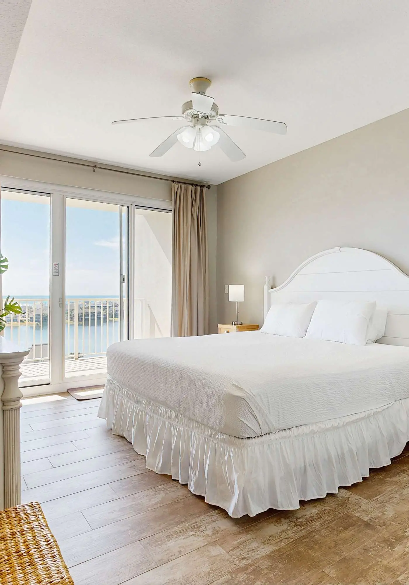 Stylish condo with gulf views, pool and gym!