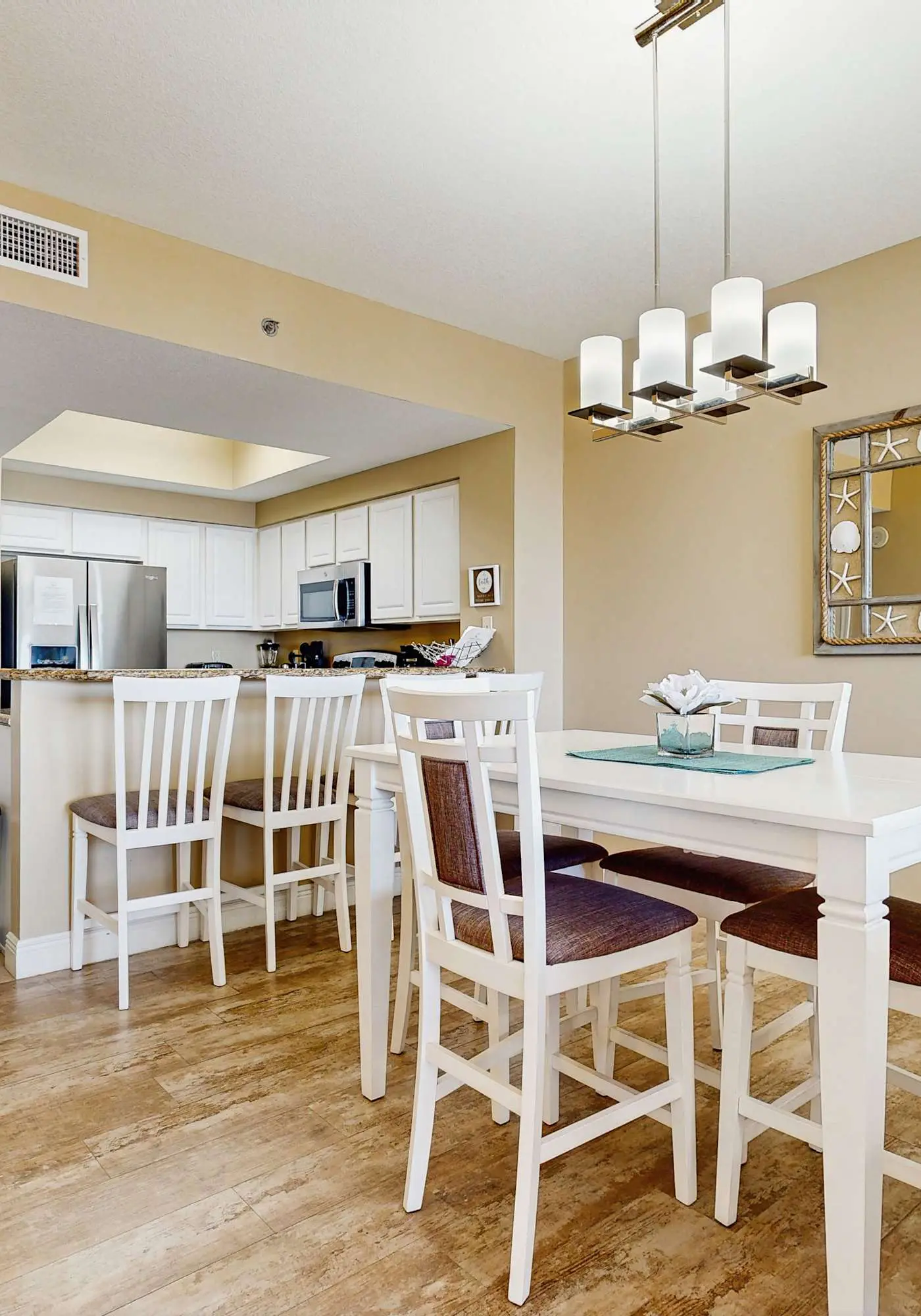 Stylish condo with gulf views, pool and gym!