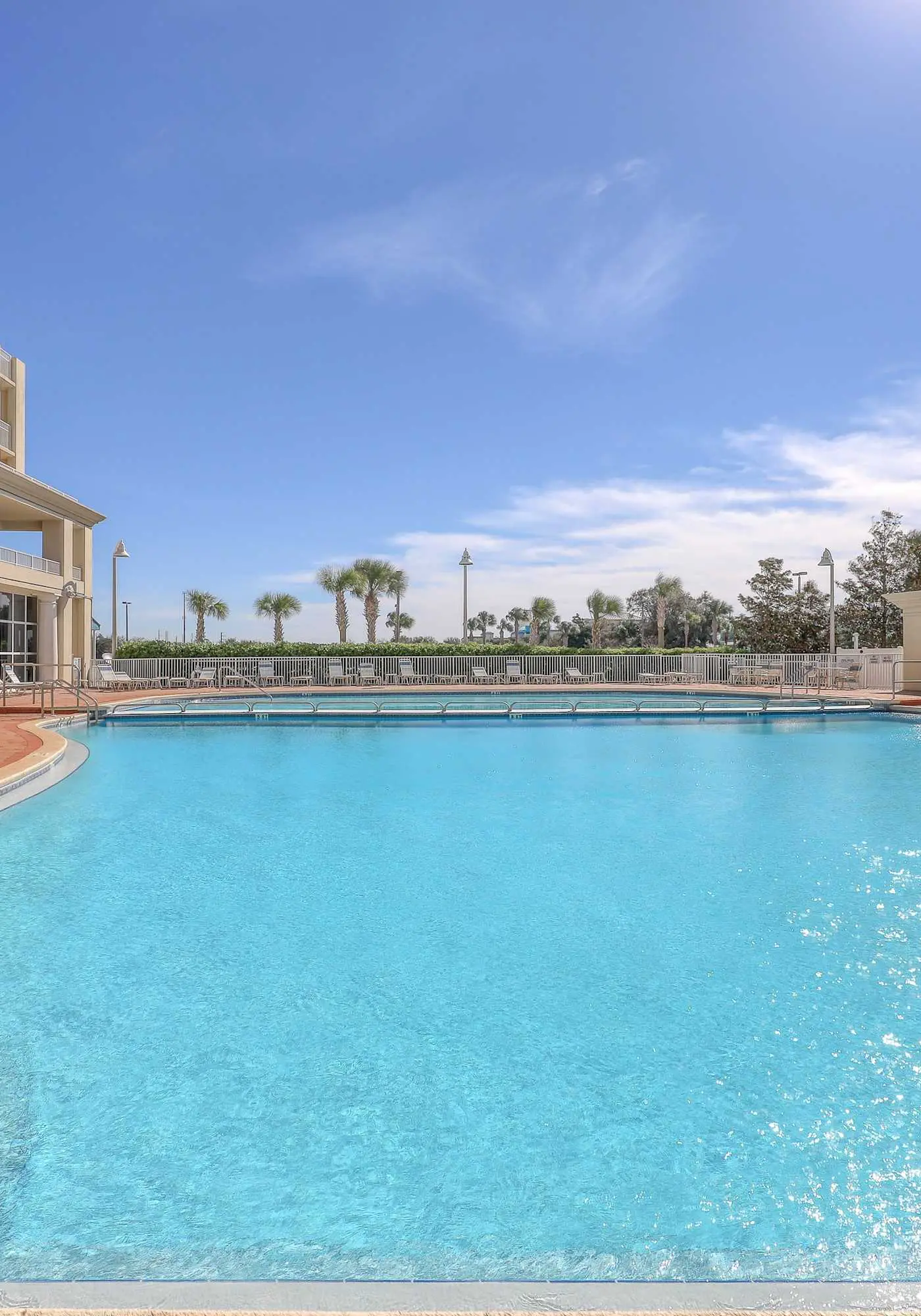 Stylish condo with gulf views, pool and gym!
