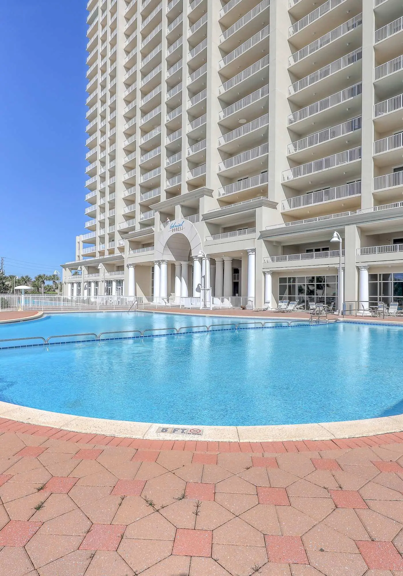 Stylish condo with gulf views, pool and gym!