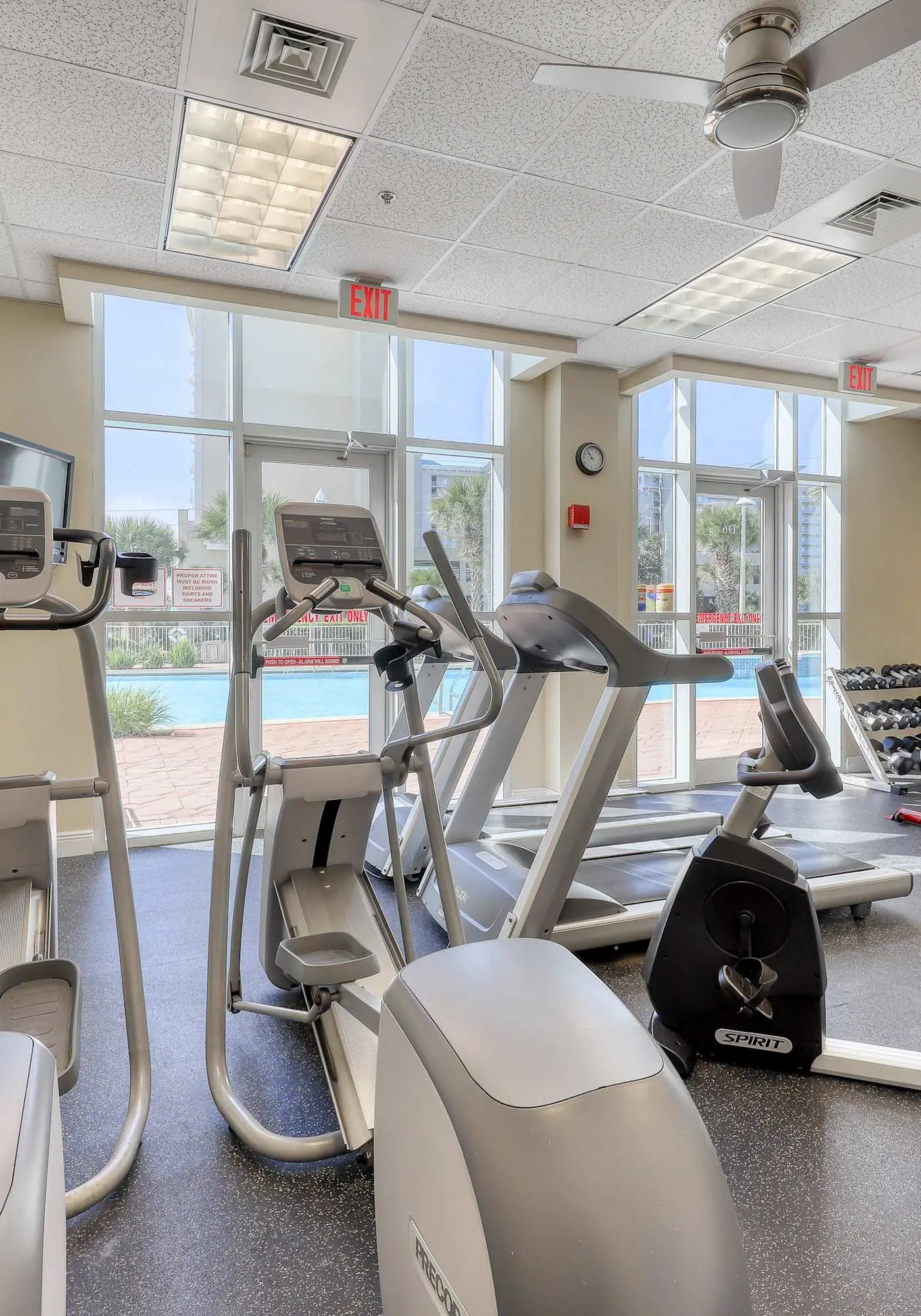 Stylish condo with gulf views, pool and gym!