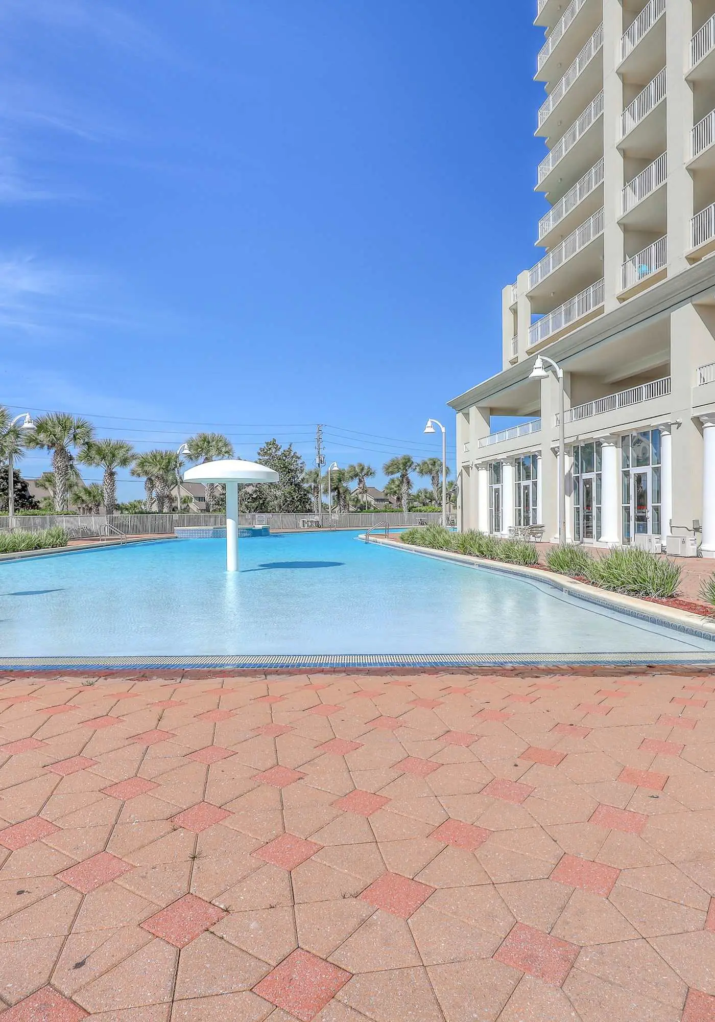Stylish condo with gulf views, pool and gym!
