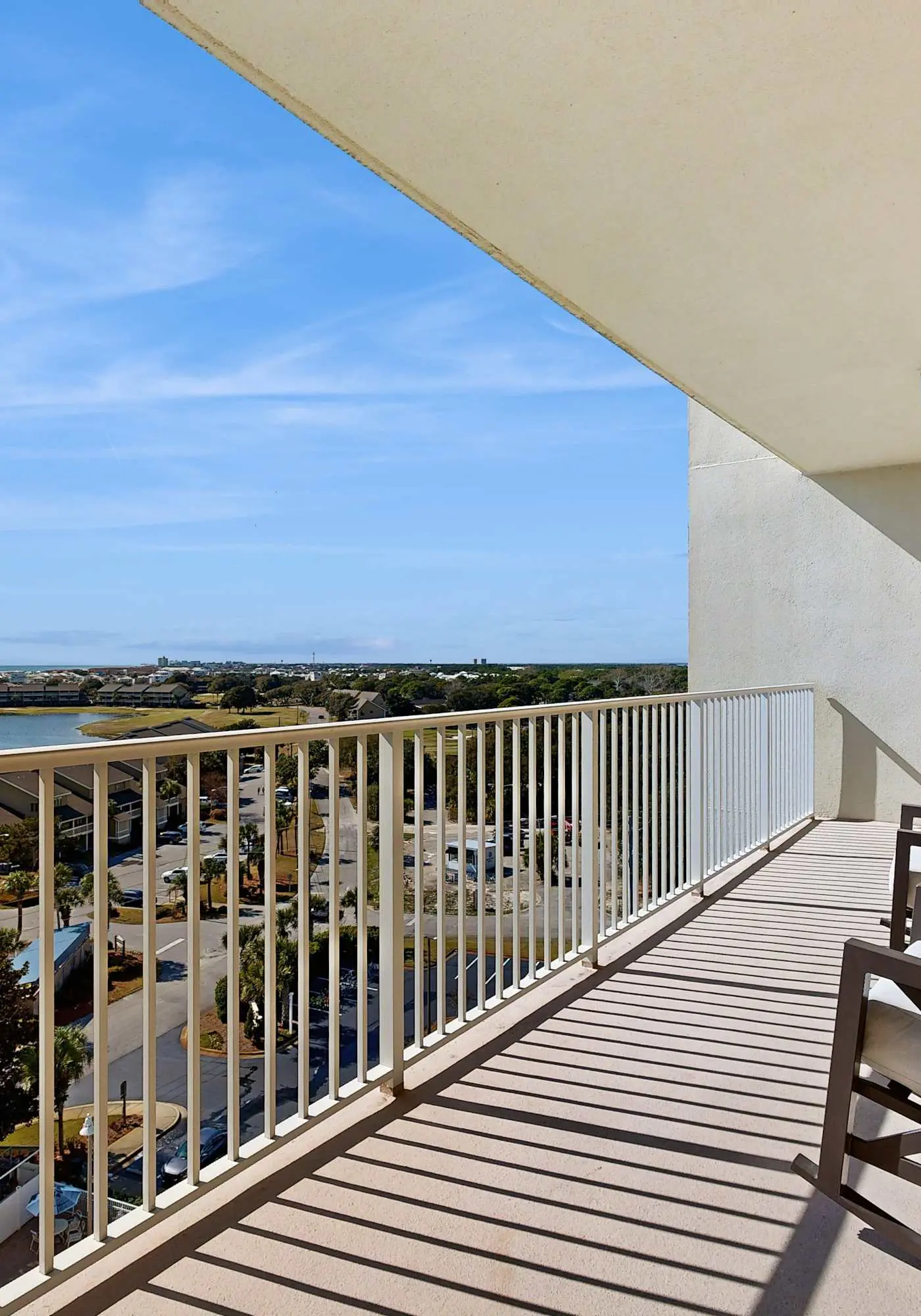 Stylish condo with gulf views, pool and gym!